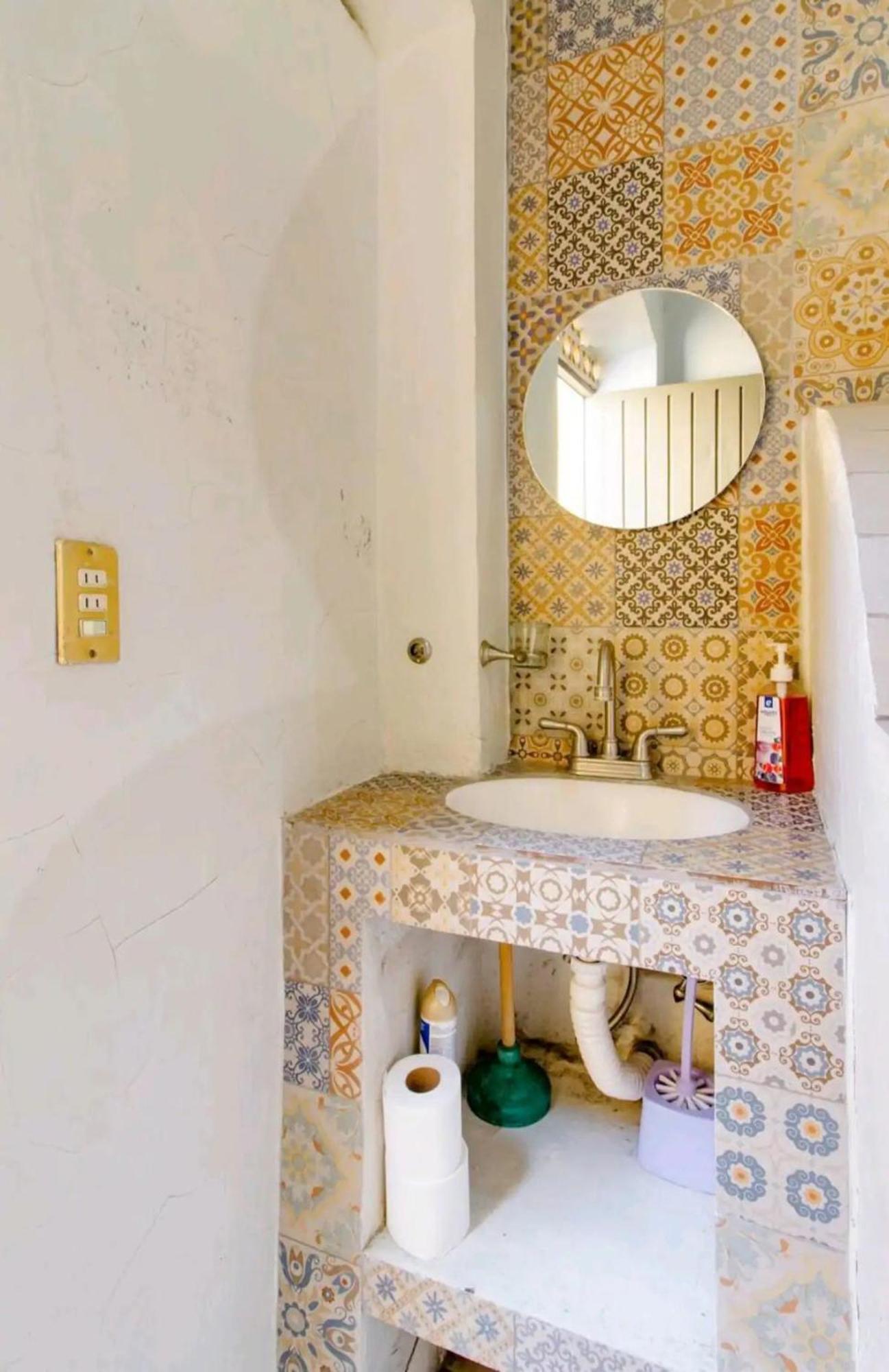 1 Guadalajara Corazon Del Centro Historico Hospedate En Una Casa Antigua En Una Habitacion Sencilla Con Areas Comunes Y Banos Compartidas Exterior foto